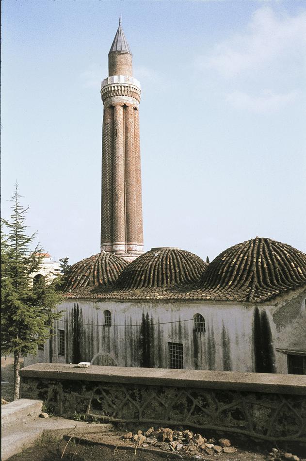 13dYivli-minareten-i-Antalya_-Tyrkiet.-HMH.jpg