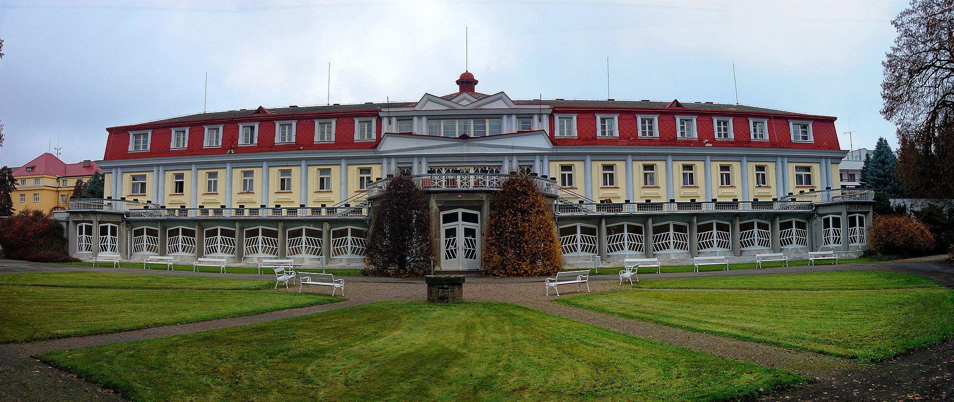 13Lázně_Bohdaneč_-_ICE_Fisheye_View_on_Pavilion_Gočár_-_Cubist_Architecture_1913.jpg