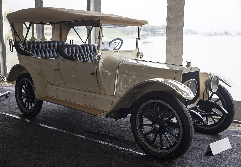14 024px-1914_Lozier_Model_77_five-passenger_Touring_Car,_Greenwich_2018.jpg