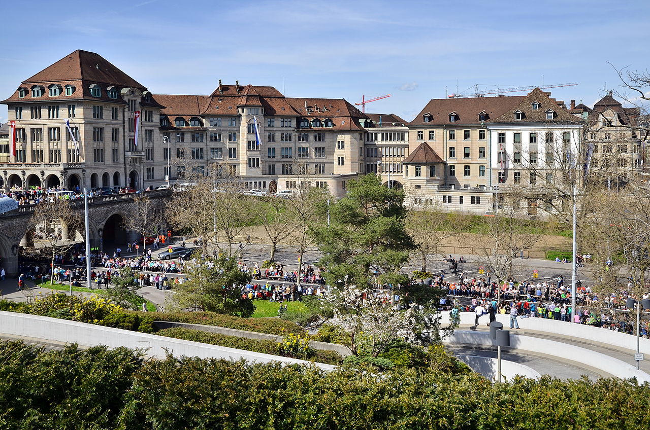 14 280px-2015_Sechseläuten_-_Uranianstrasse_-_Sihlbühl_2015-04-13_15-30-48.jpg