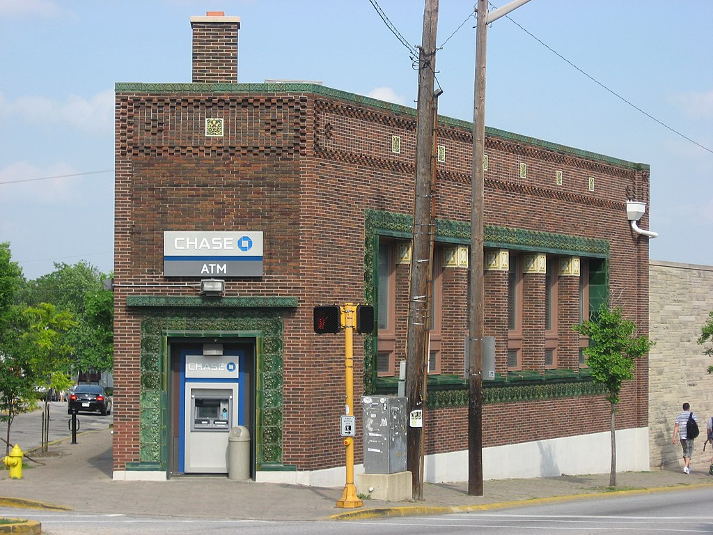 14 Purdue_State_Bank,_southern_side_and_point.jpg