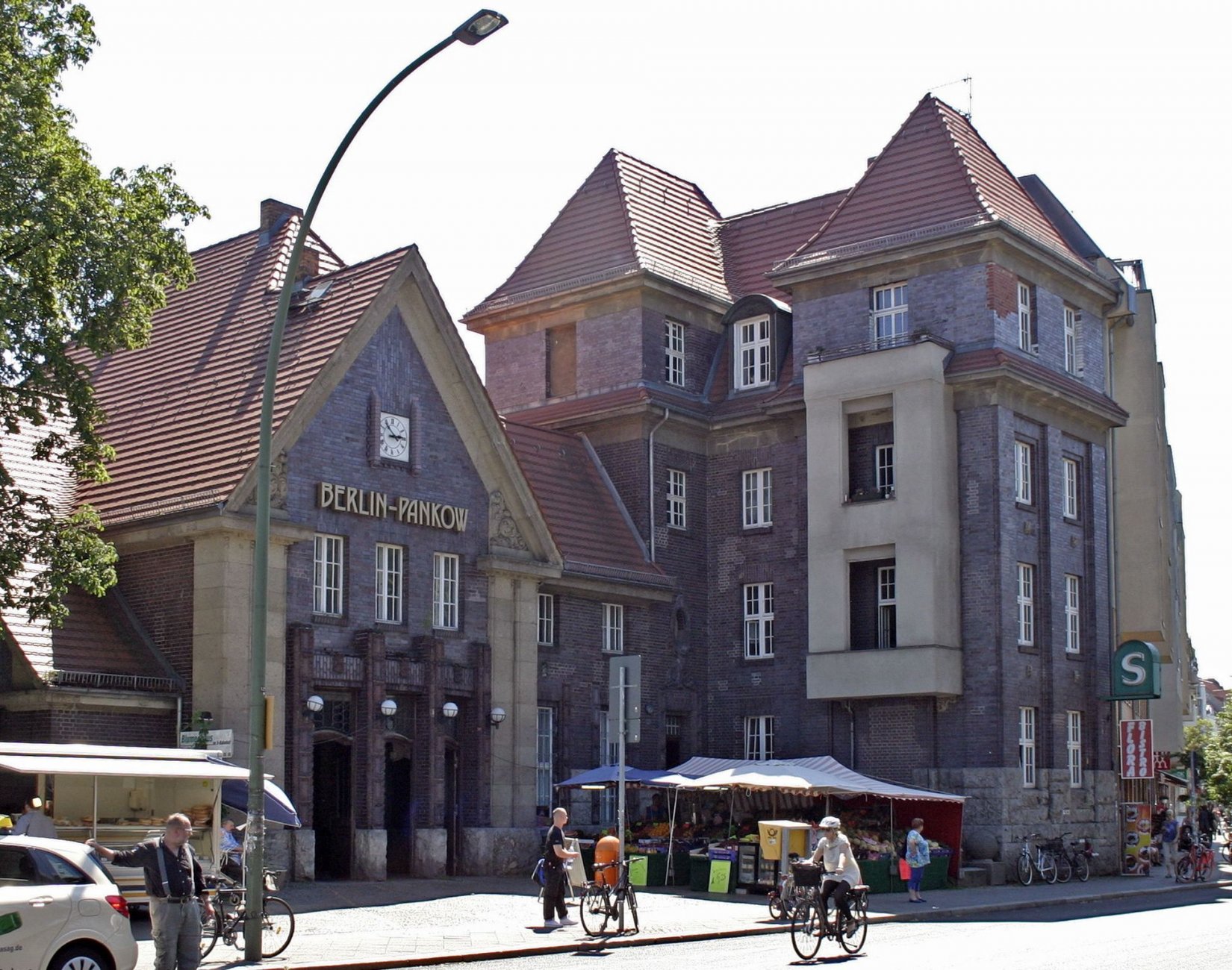 14Bahnhof_Berlin-Pankow_01_Empfangsgebäude.jpg