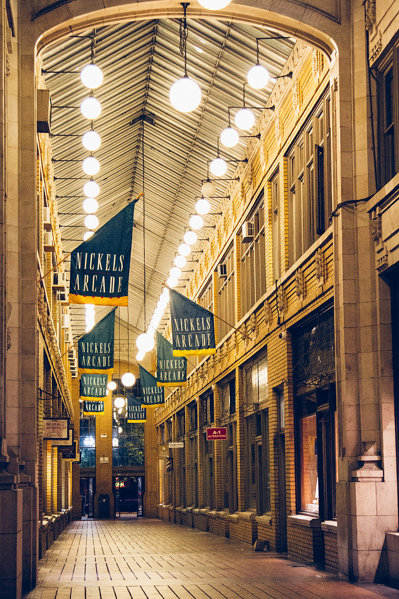 15 сшаNickels_Arcade_at_night.jpg