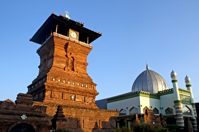 1549 и-незияMasjid_Menara_Kudus_5.jpg