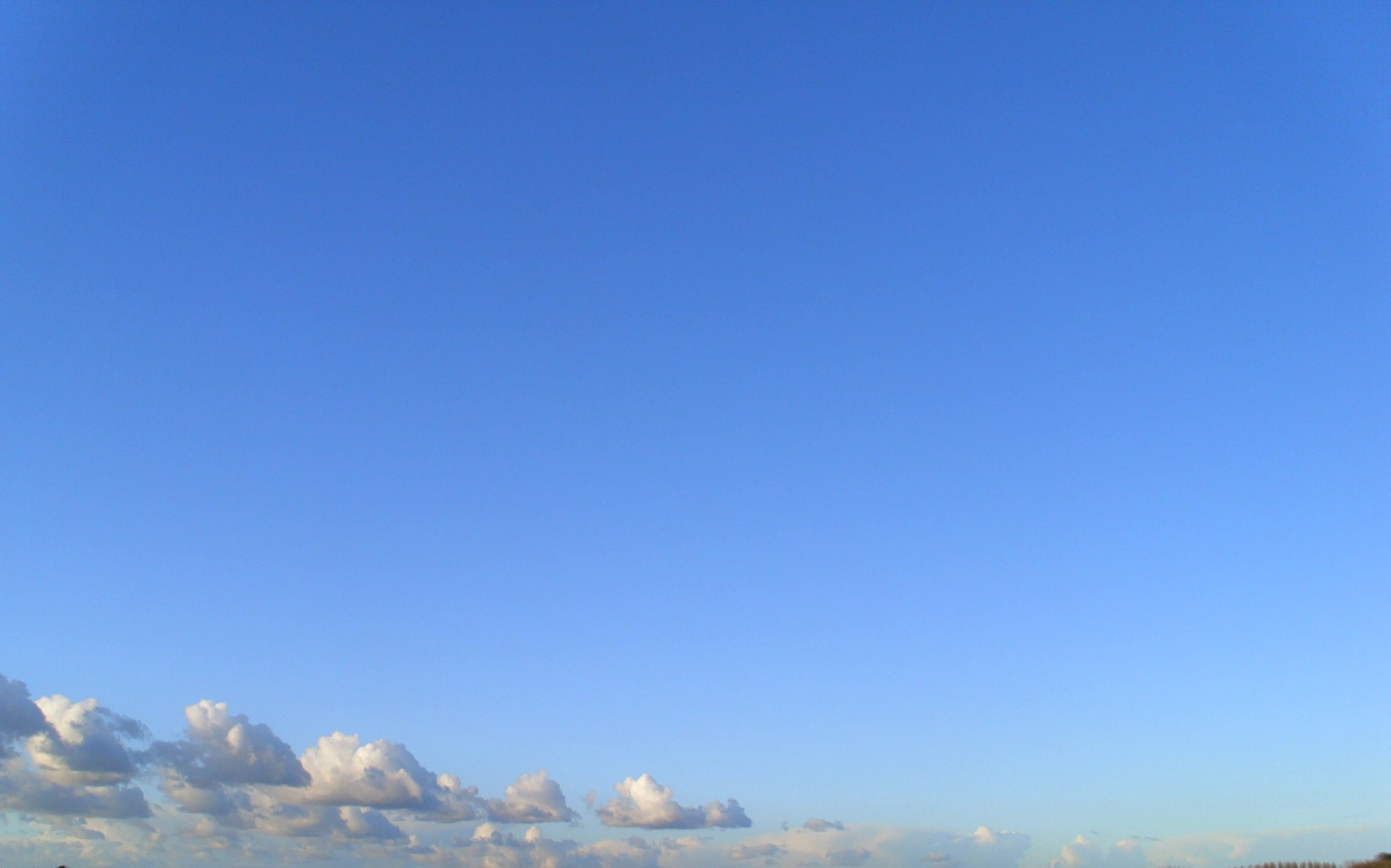 1582019421_2-p-yasnoe-nebo-3.jpg