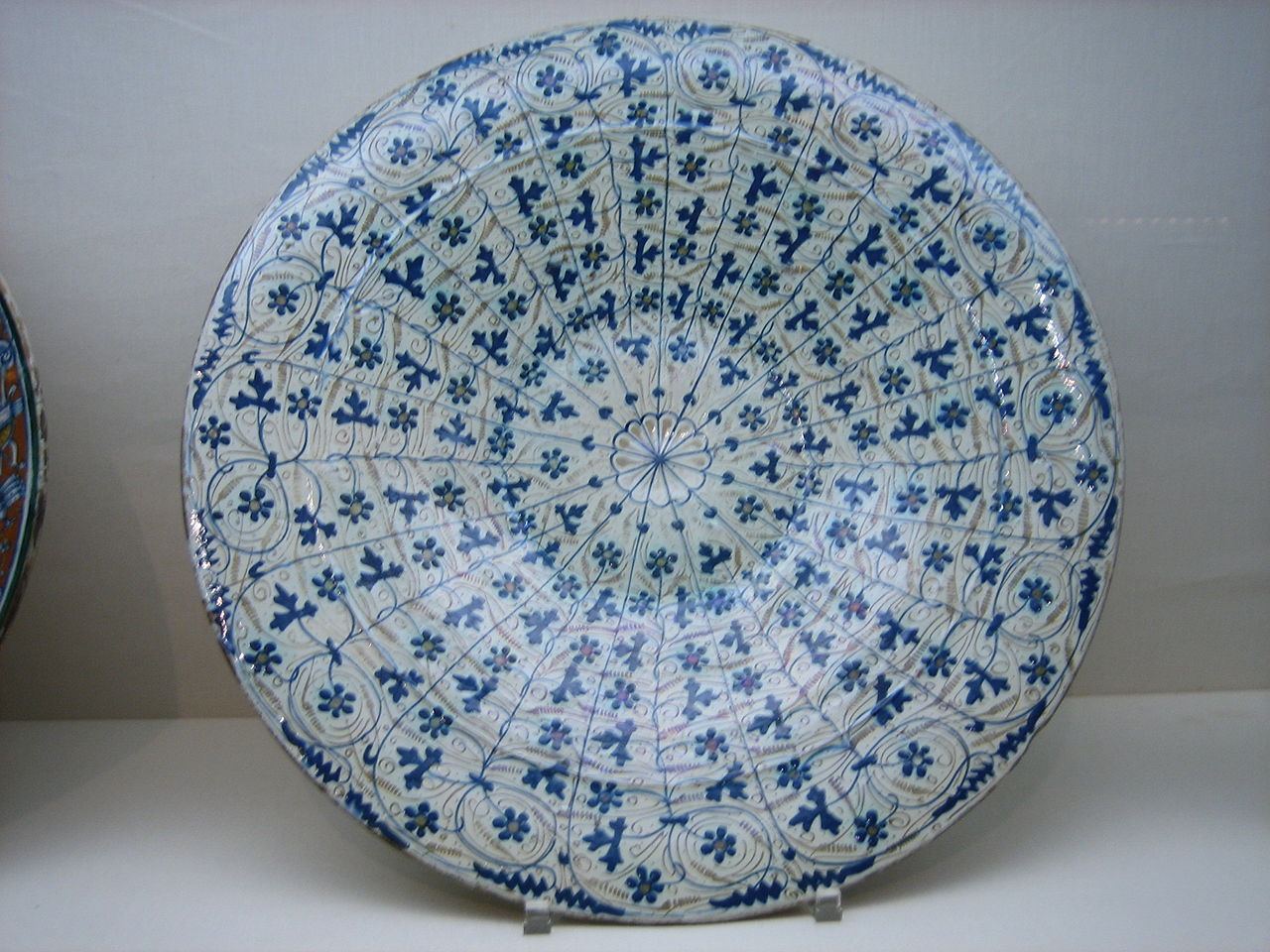 15d1280px-15th_Century_Spanish_dish_(3578646446).jpg