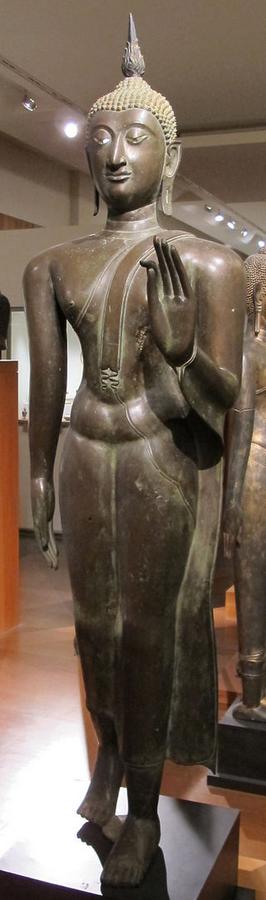 16-17Thailandia,_buddha_al_passo,_prov._incerta,_arte_sukhothai,_xvi-xvii_sec.JPG