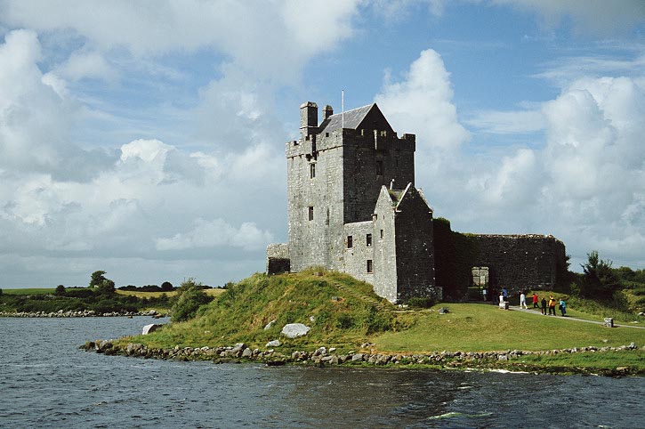 16 dв DunguaireCastle.jpg