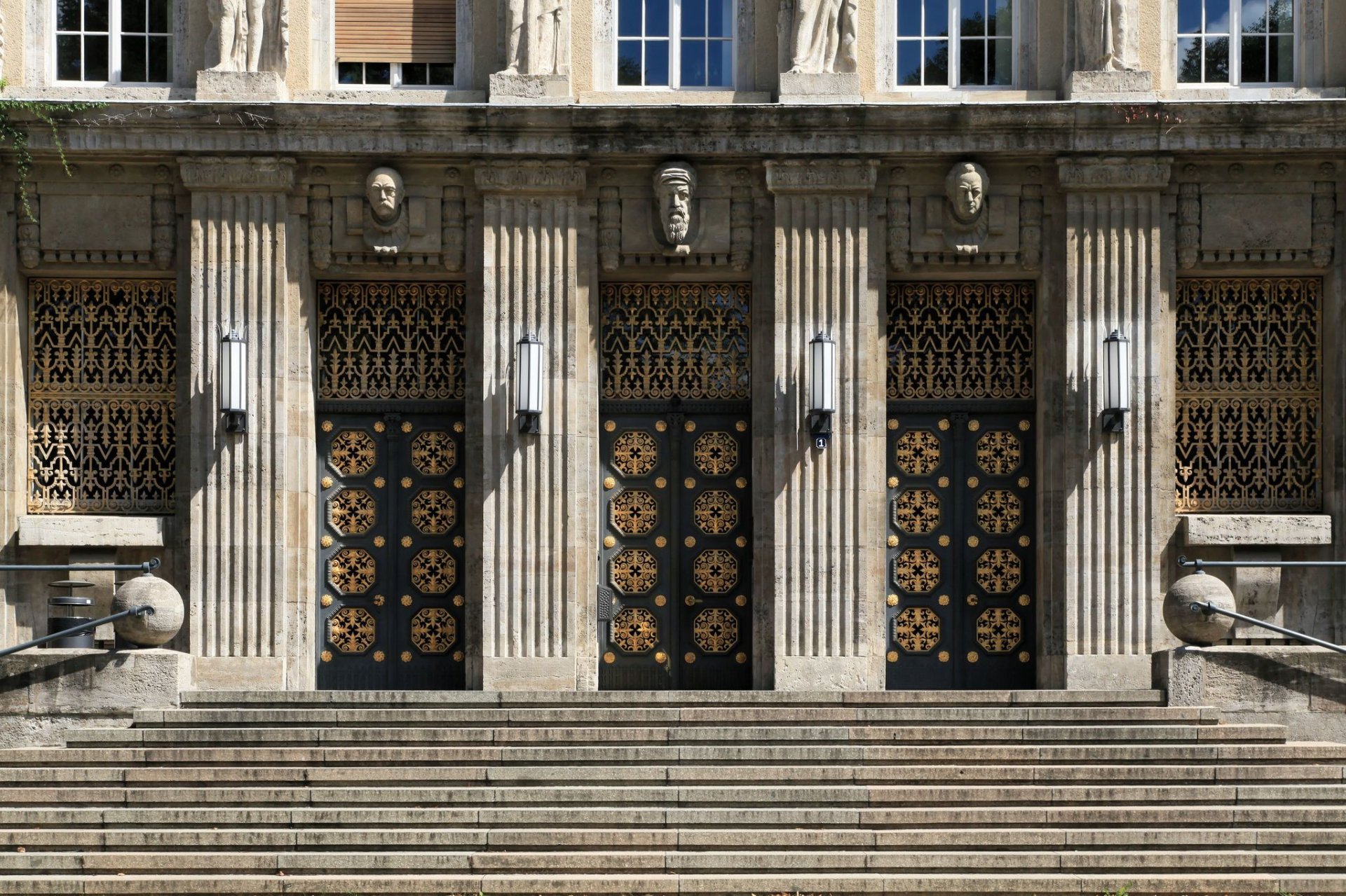 16Leipzig_-_Deutscher_Platz_-_Deutsche_Nationalbibliothek_13_ies.jpg