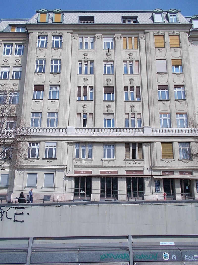 16Molnár_Straße_53,_SW,_2021_Belváros-Lipótváros.jpg