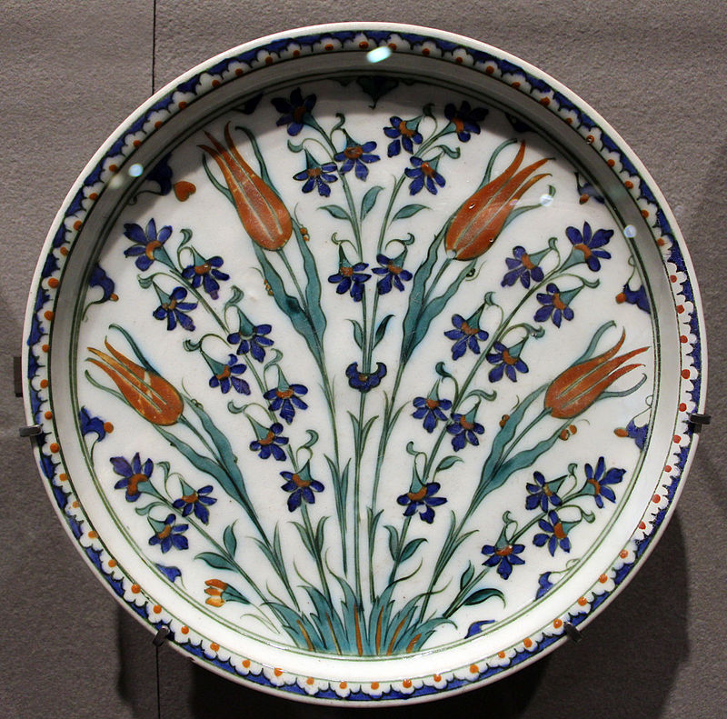 16Turchia,_iznik,_piatto_con_tulipani,_1560-75_ca..JPG