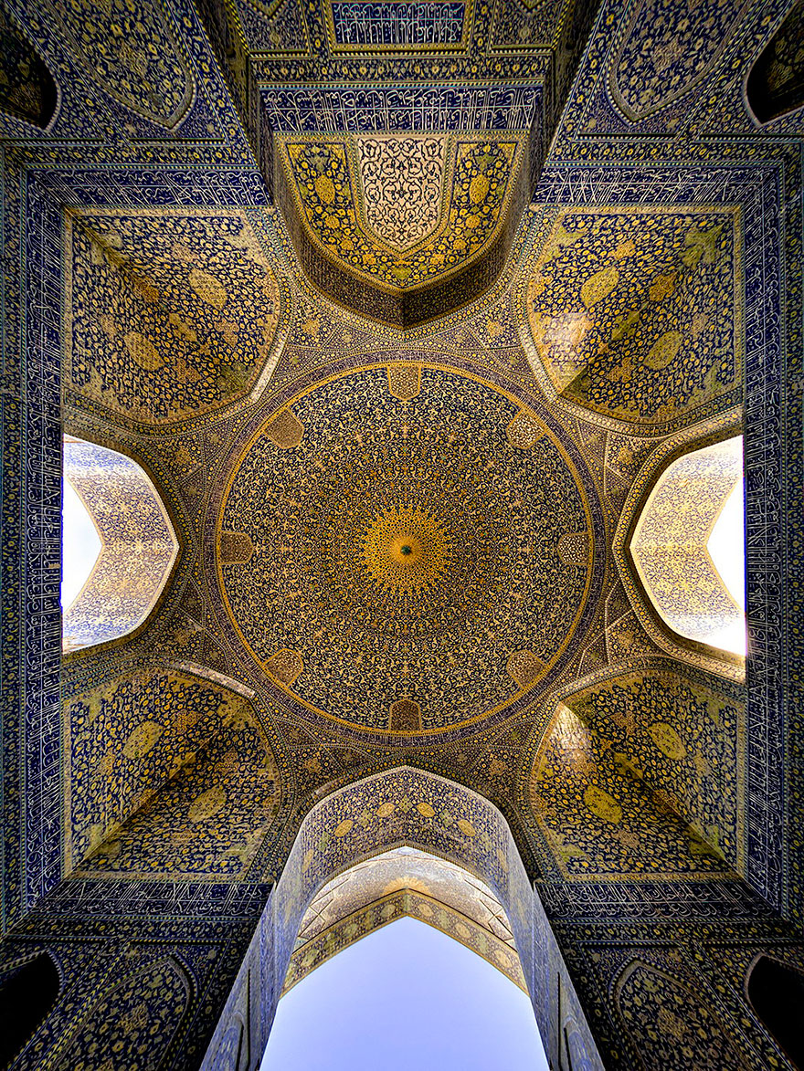 17 в имам мечеть исфаханbeautiful-mosque-ceiling-29__880.jpg