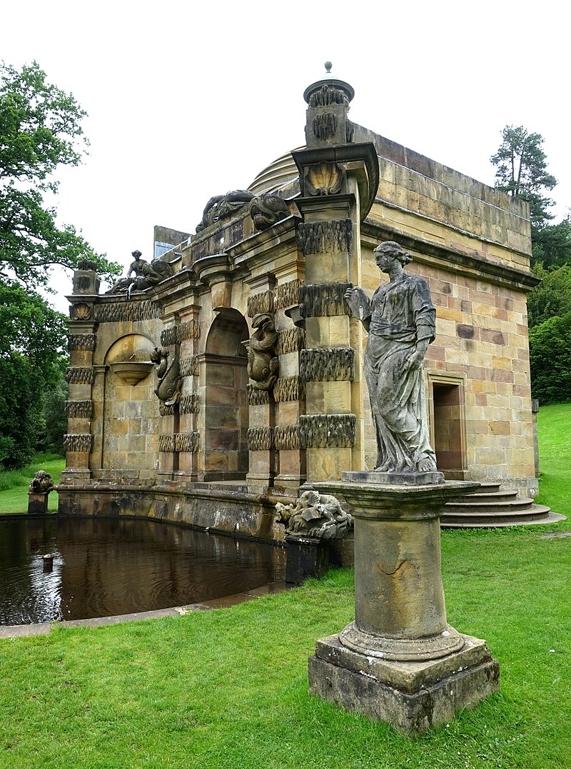 1702 -3 Cascade_house,_1702-1703,_designed_by_Thomas_Archer,_with_carvings_by_.jpg