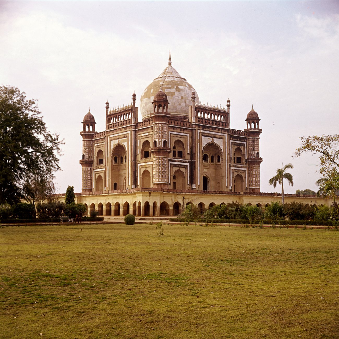 1753 Safdar-Jangs-gravmonument_-Delhi_-Indien.-MK.jpg