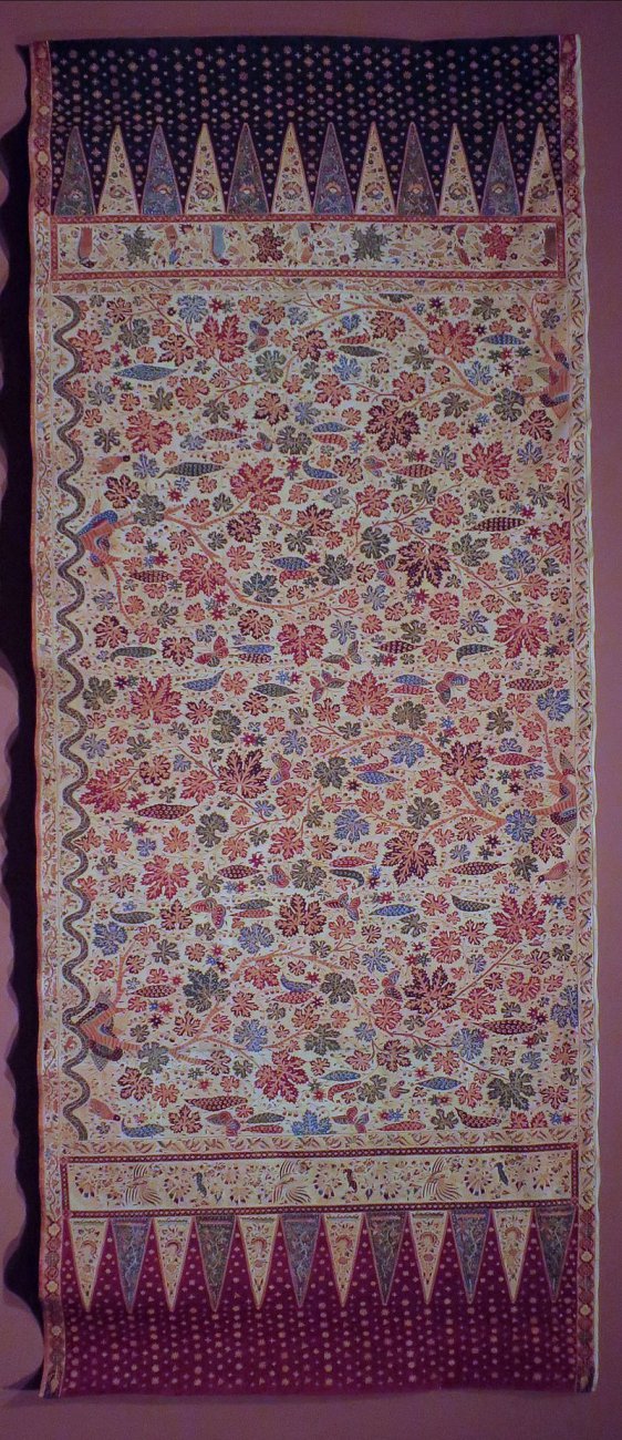 1850Woman\'s_hip_wrapper_from_Java,_Honolulu_Museum_of_Art,_10092.1.jpg