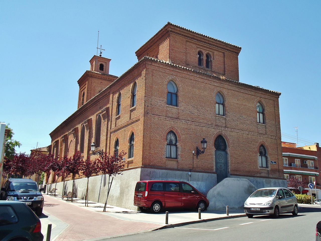 1879Fachada_trasera_de_la_iglesia_de_San_Matías_de_Hortaleza.JPG