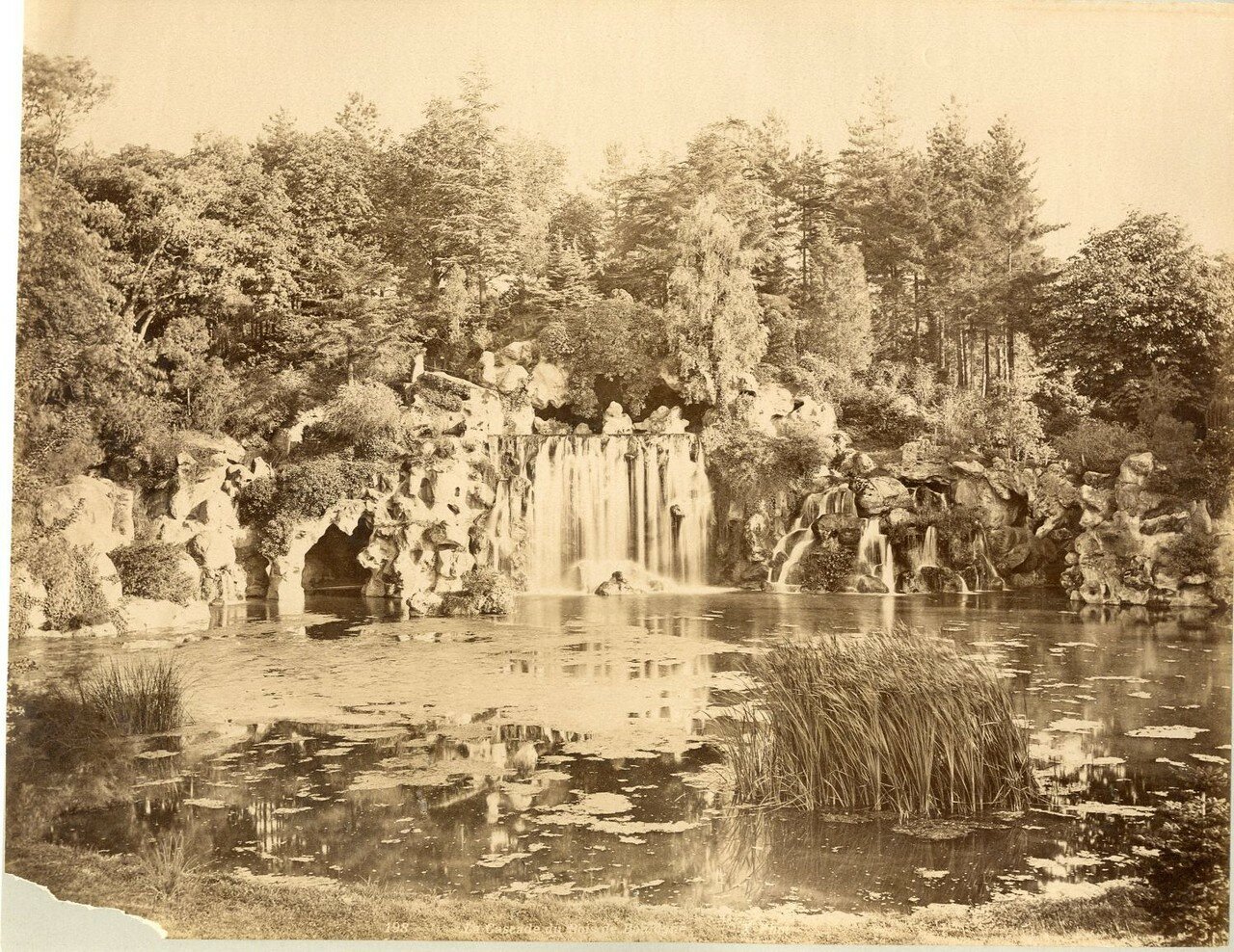 1880-е.  Булонский лес водопад.jpg