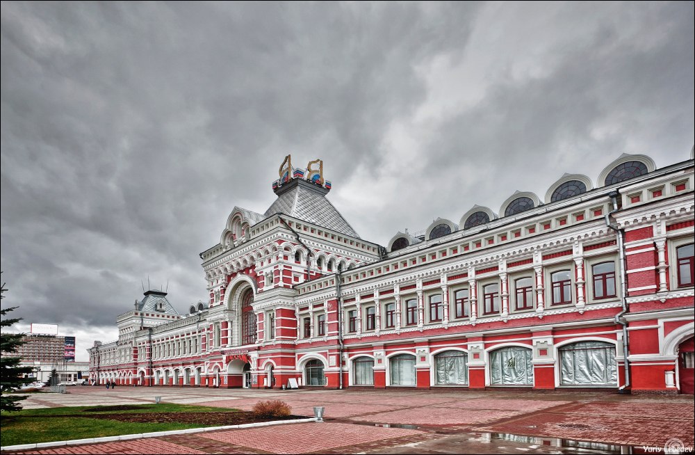 1890 ярмарочн домMain_Fair_building_in_Nizhny_Novgorod.jpg