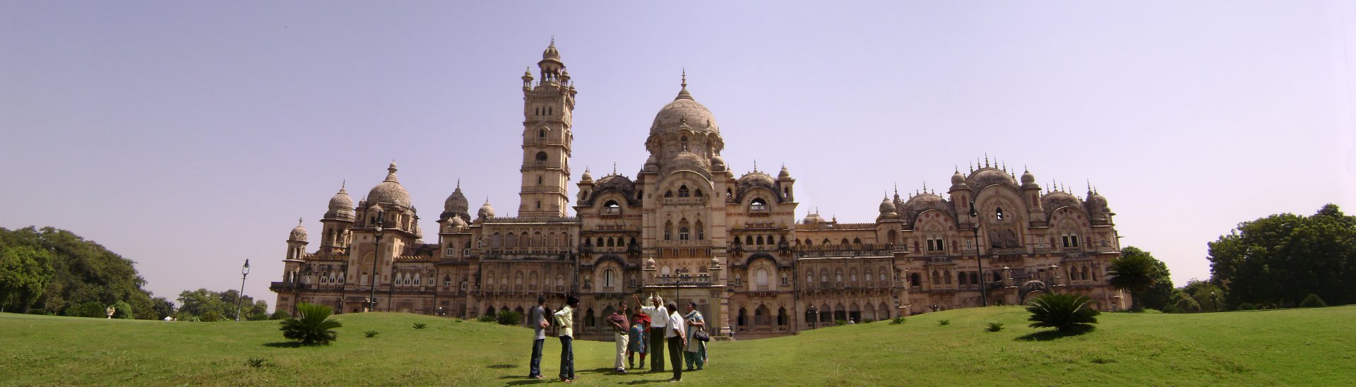1890 Laxmi_vilas_Palace_Vadodara_Baroda.jpg