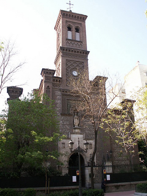 1890Iglesia_San_Fermin_de_los_Navarros.jpg