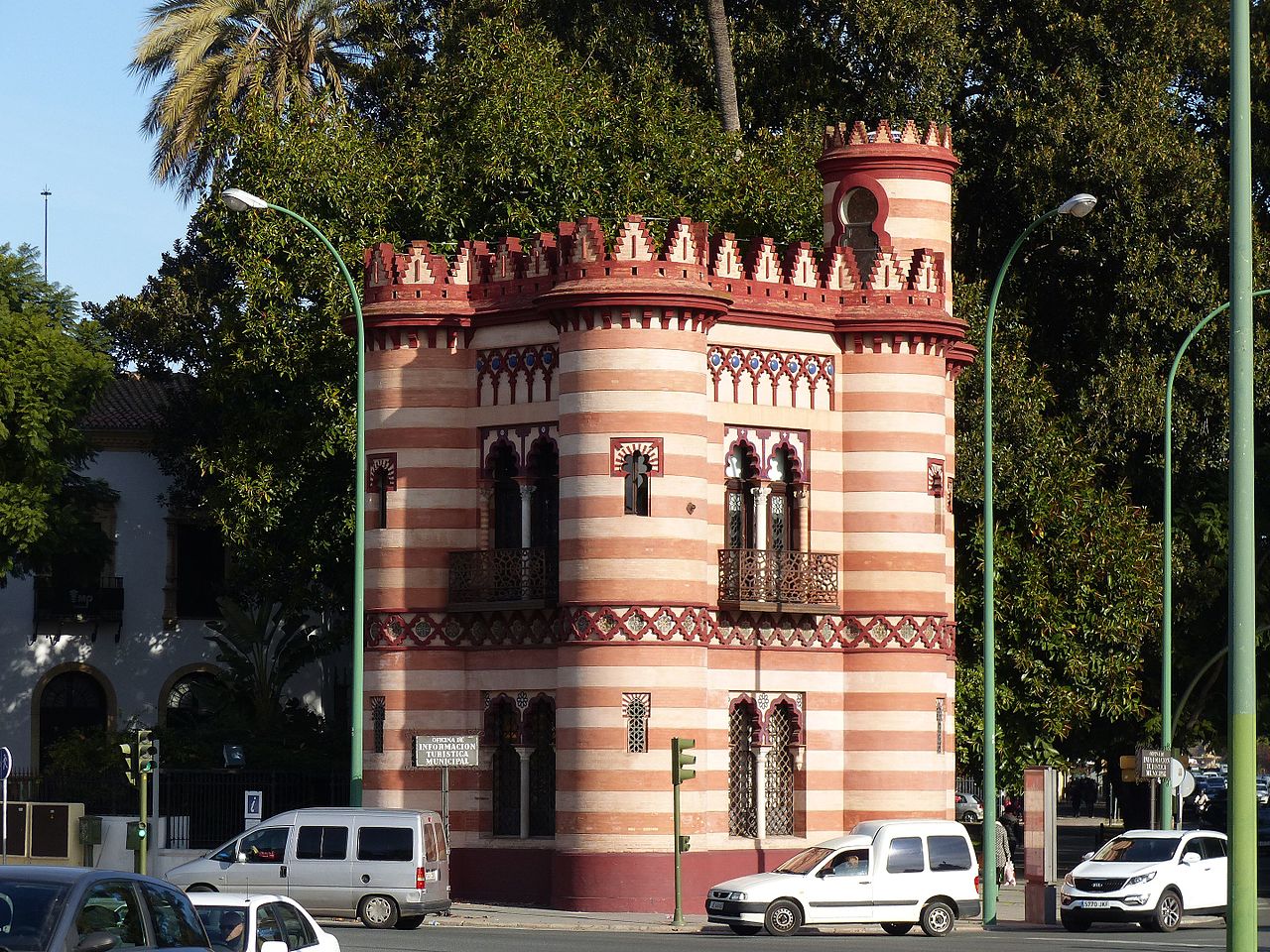 1893Costurero_de_la_Reina,_Sevilla,_España,_2016_01.jpg