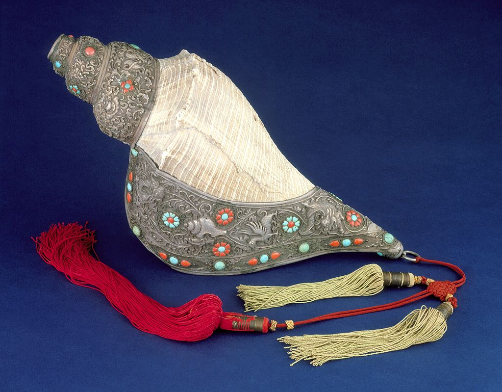 18Ritual_Conch_LACMA_M.77.111.2.jpg