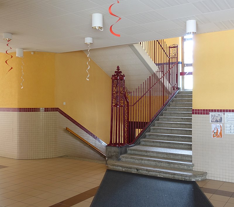 19 800px-École_du_Mail-07.jpg