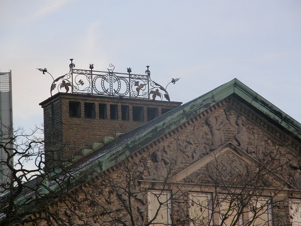 1902 1024px-Facade_detail_from_the_home_of_Carl_Jacobsen.jpg