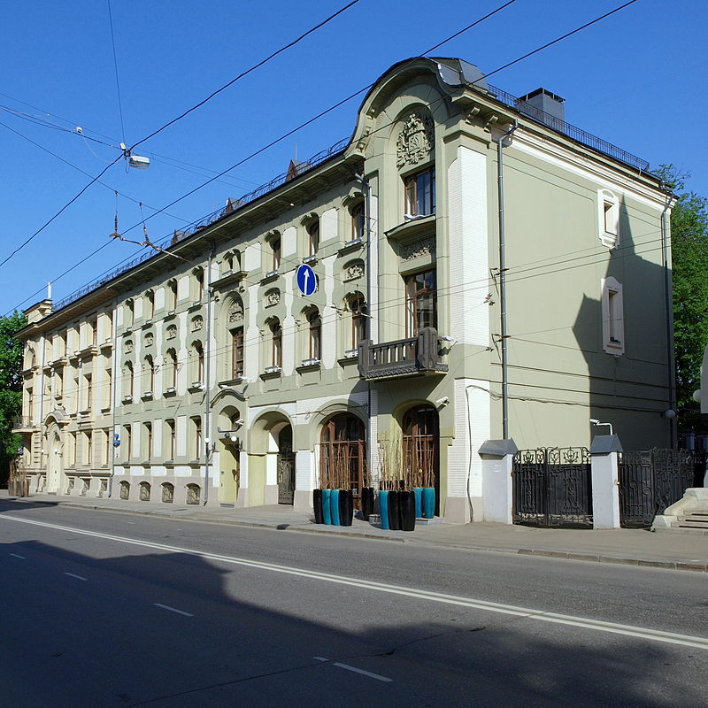 1902 Moscow,_Ostozhenka_19_May_2010_02.JPG