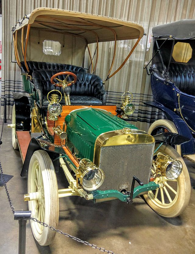 1904_Ford_Model_B_Touring.jpg
