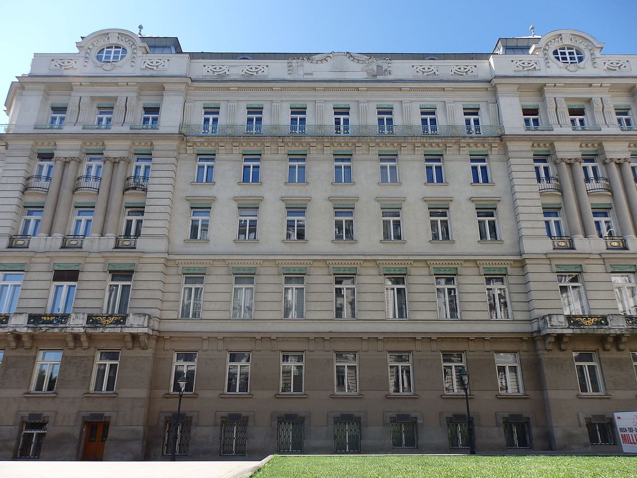 1907 вена клас модернGeorg-Coch-Platz_12.JPG