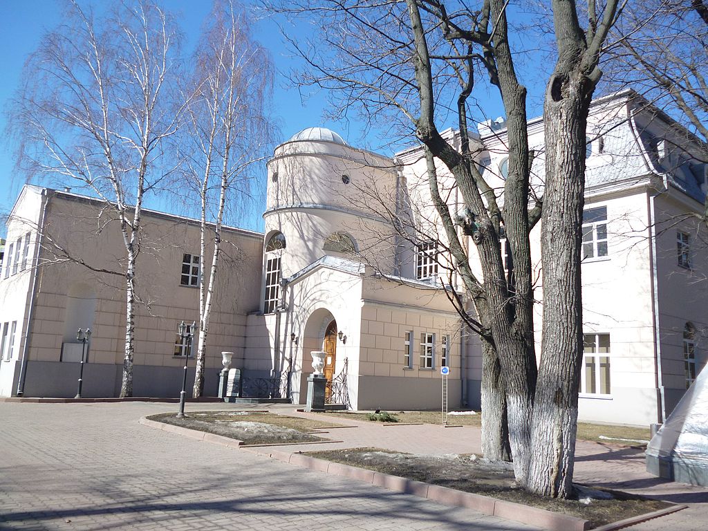 1909 Chyorny_Lebed_villa_01.jpg