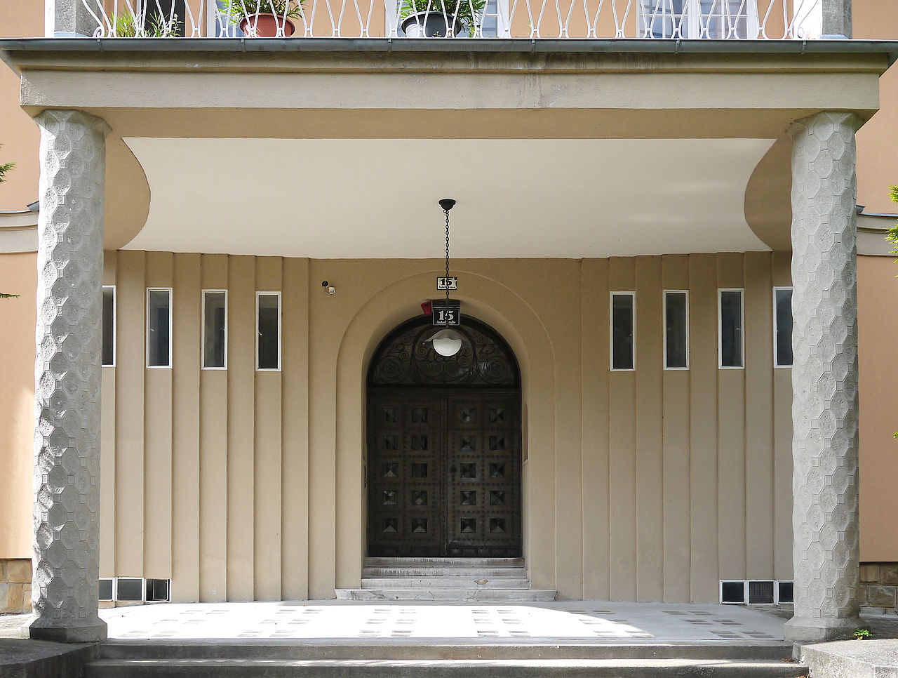 1913 вена-Villa_wustl_portal.jpg