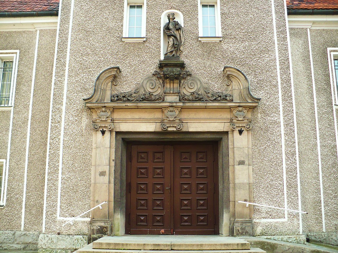 1913-45Bydgoszcz,kościół_św.Wojciecha-neobarokowy_portal.JPG
