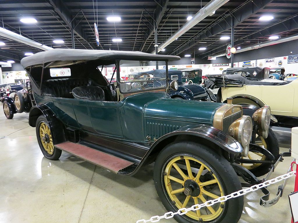1915_Winton_-_15790146121.jpg