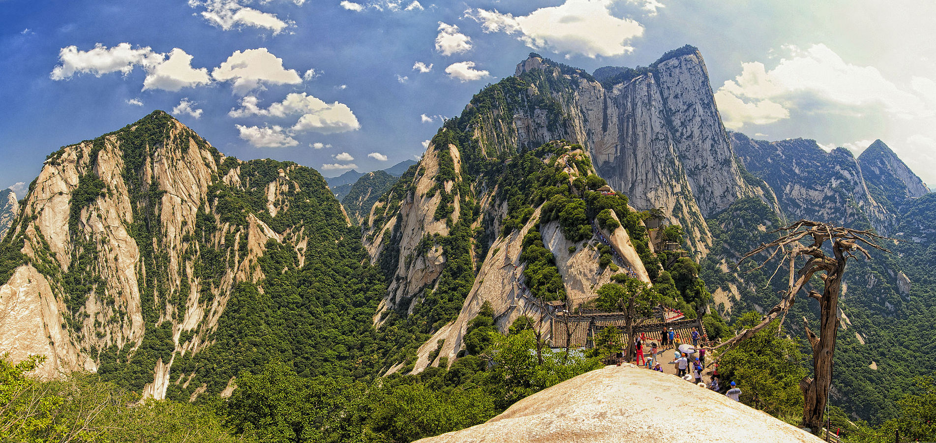 1920px-1_mount_hua_shan_china_2011.jpg