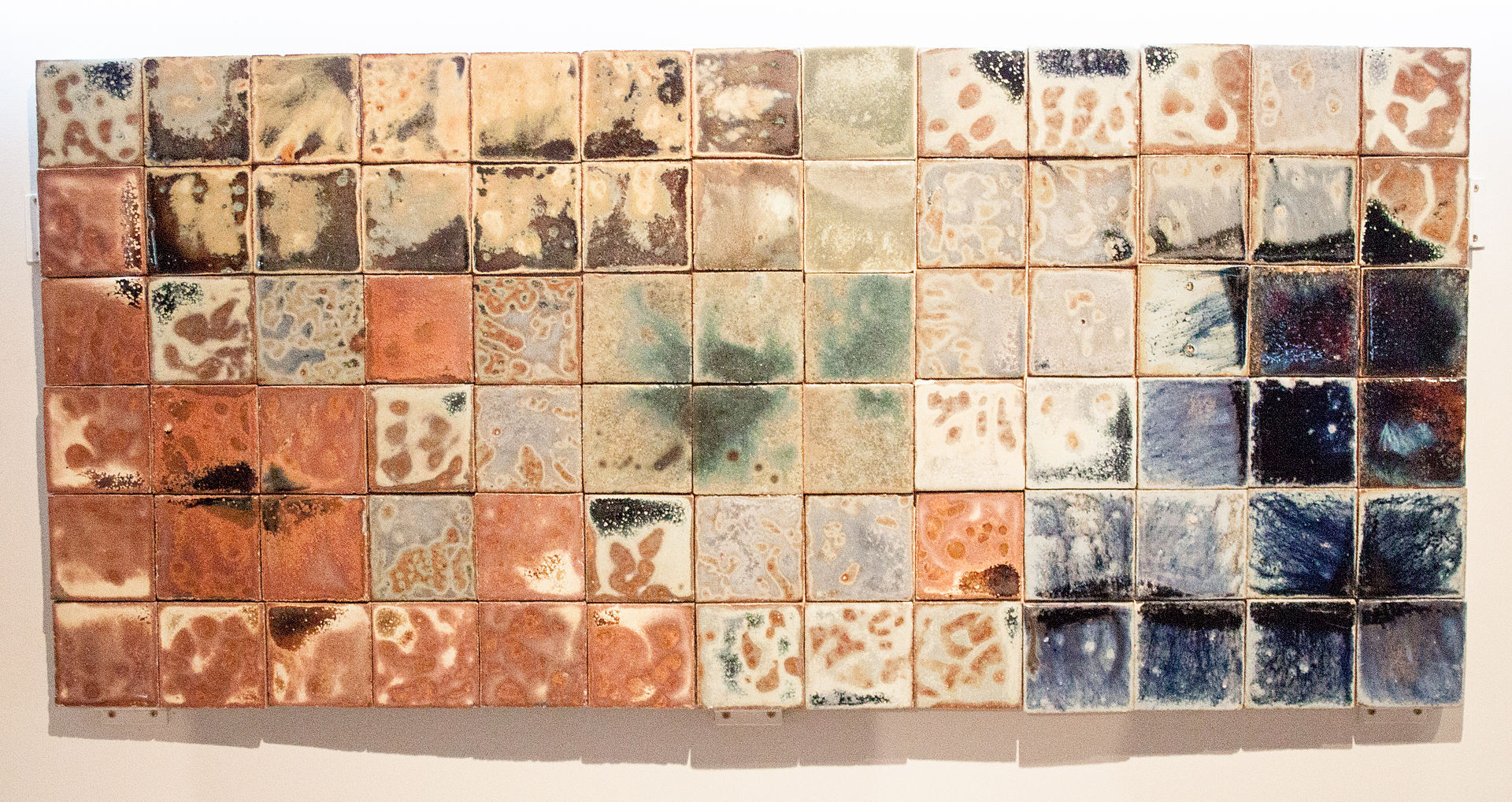 1920px-Bigot_-_Glazed_tiles,_floor_of_the_Bigot-pavilion.jpg