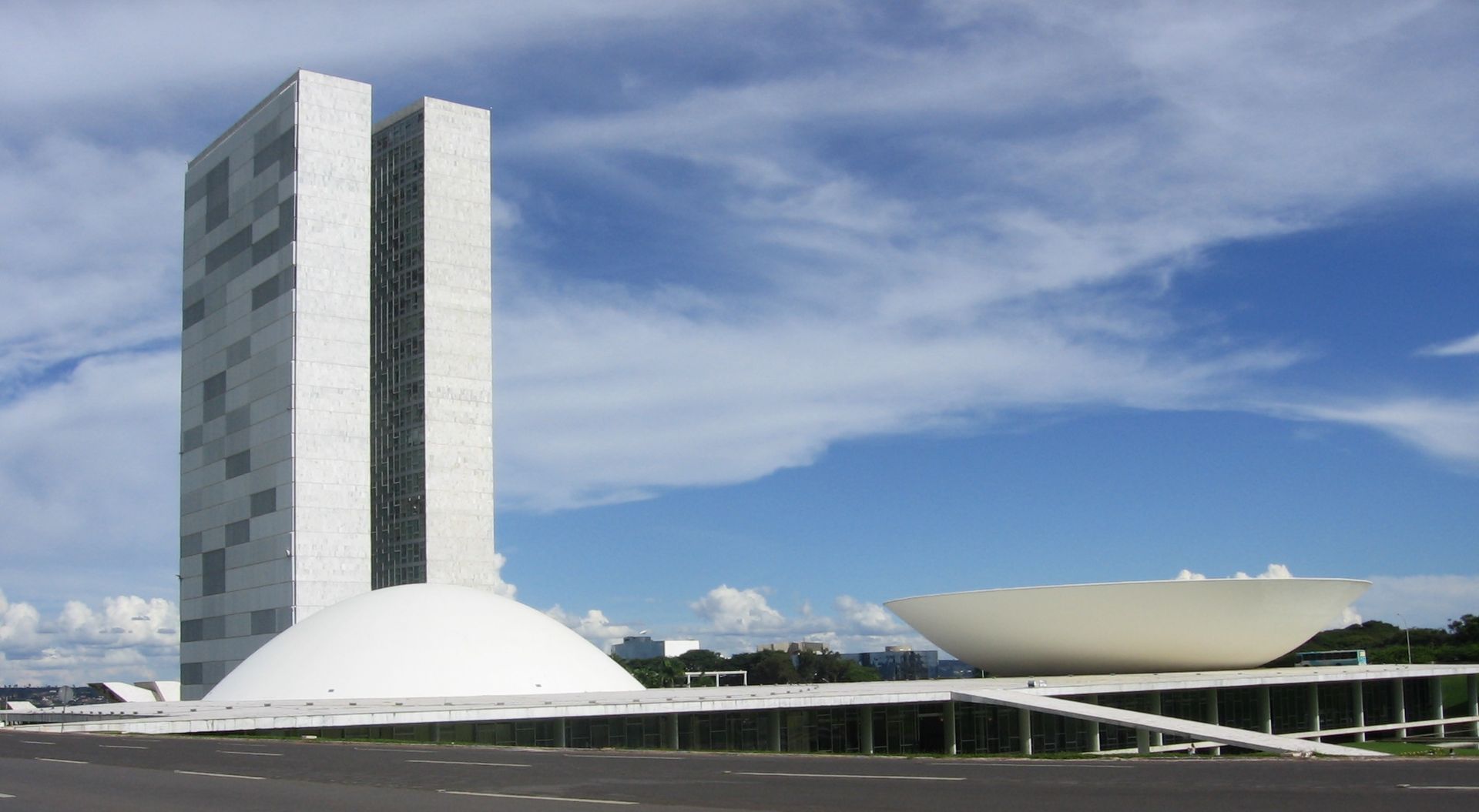1920px-Brasilia_National_Congress_crop2.jpg