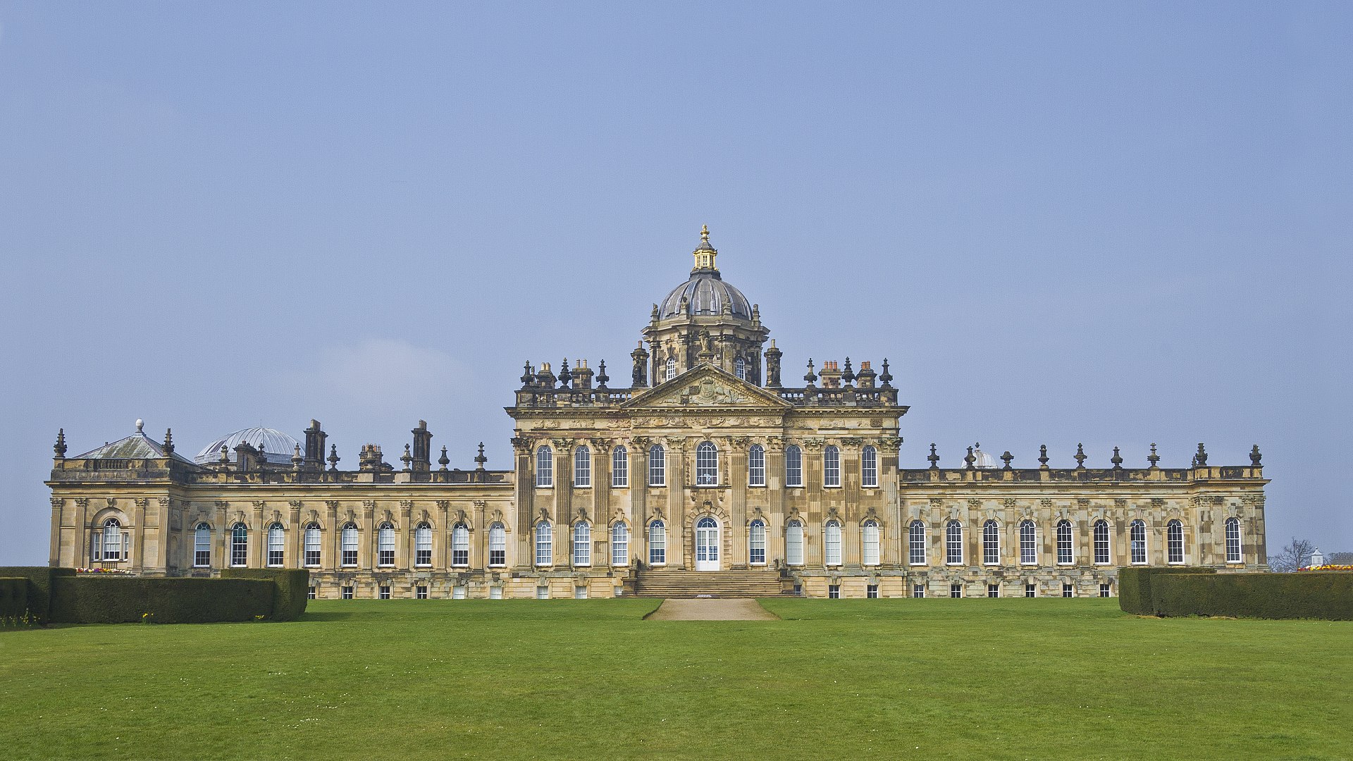 1920px-Castle_Howard_(13546861064).jpg