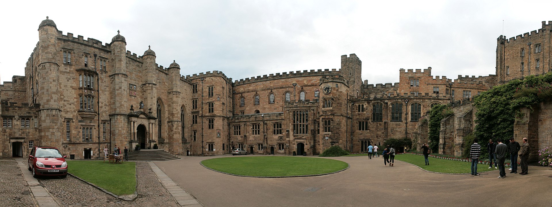 1920px-Durham_Castle_courtyard_panorama.jpg