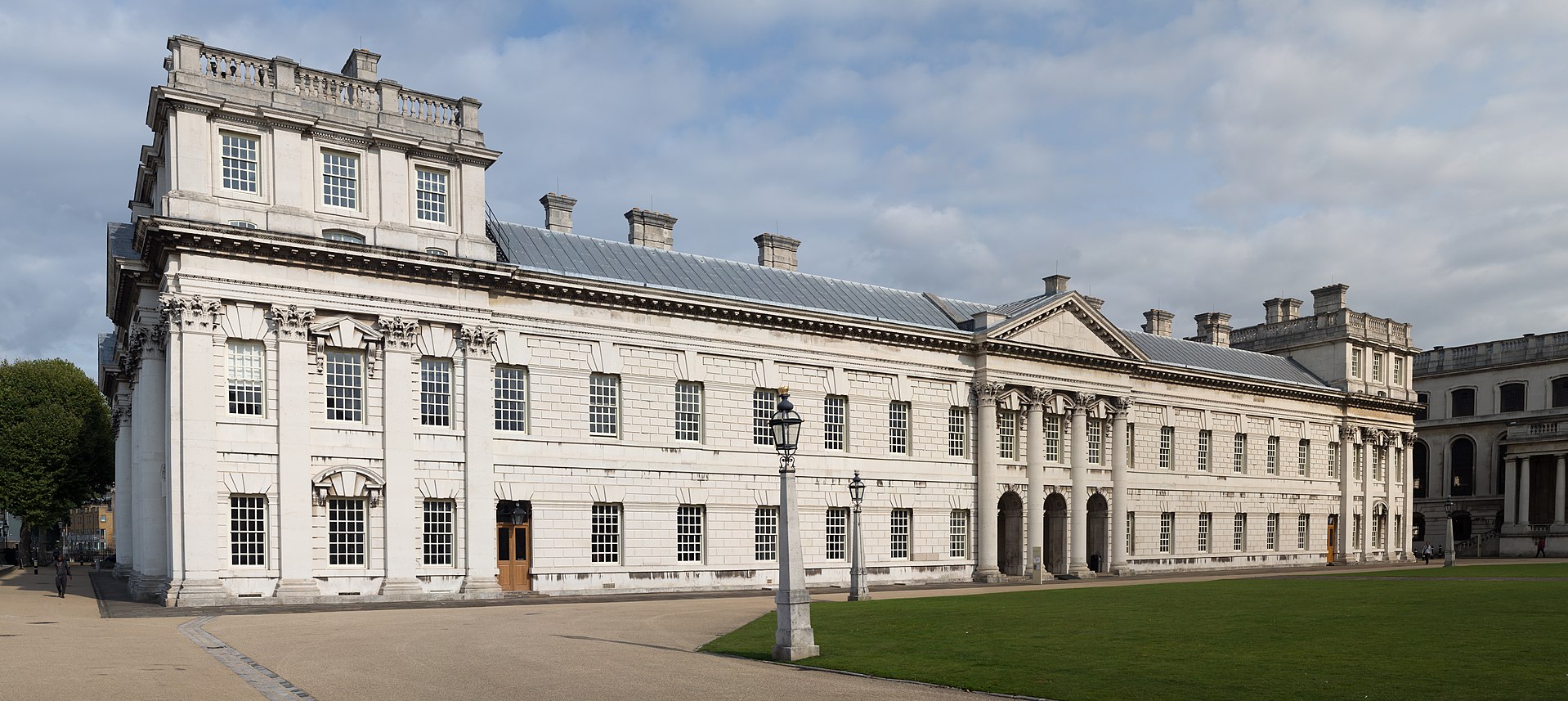 1920px-HE1290044_Royal_Naval_College_North_East_Building_Queen_Anne's_Quarter.jpg