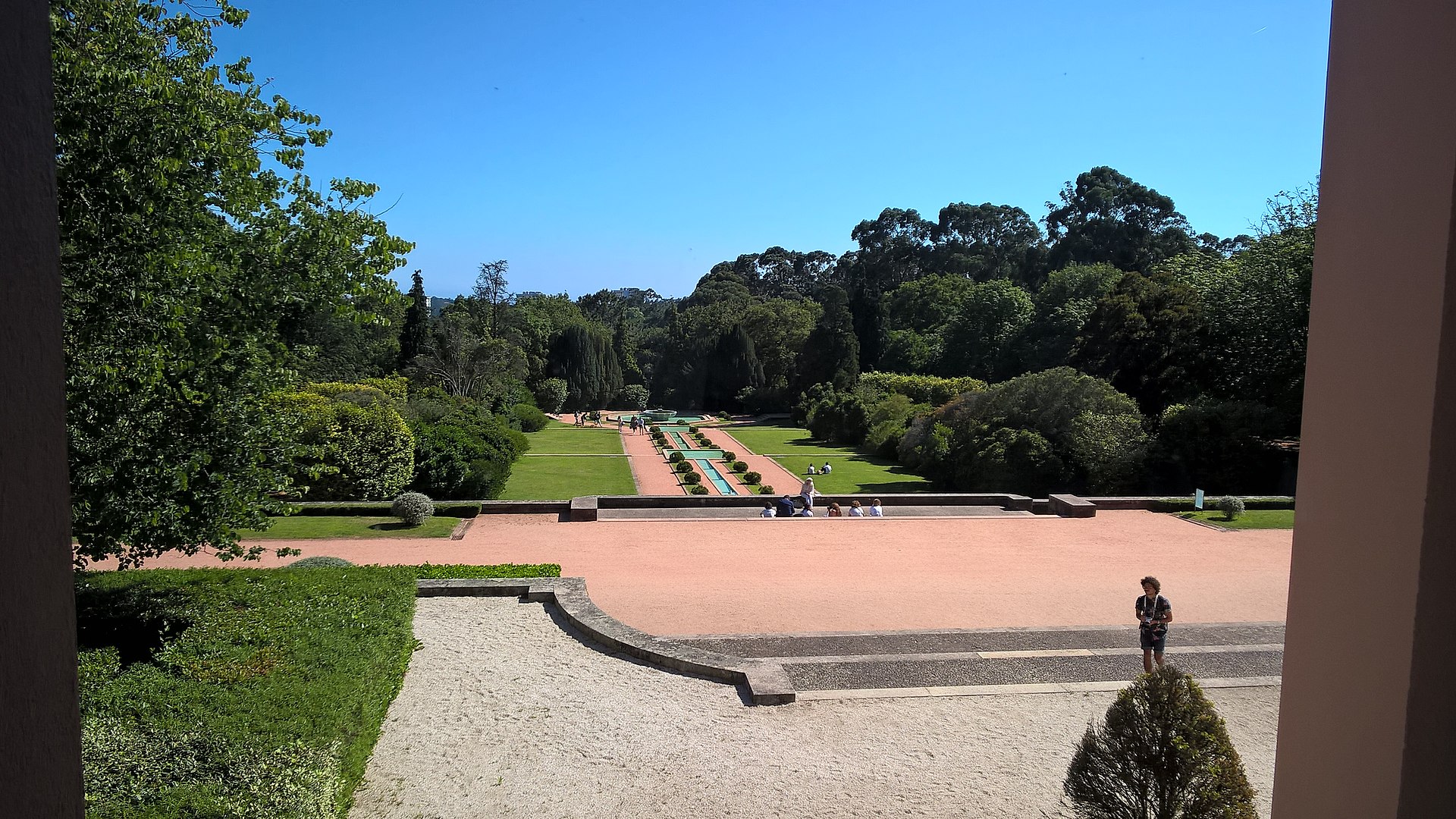 1920px-Interior_da_Casa_de_Serralves_08.jpg