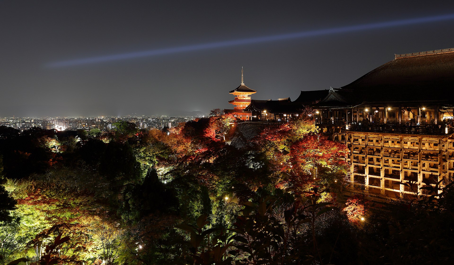 1920px-Kiyomizu-dera,_Kyoto,_November_2016_-06.jpg