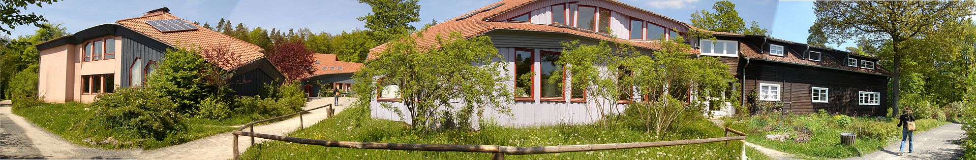 1920px-Panorama_Waldorfschule_Loheland.jpg