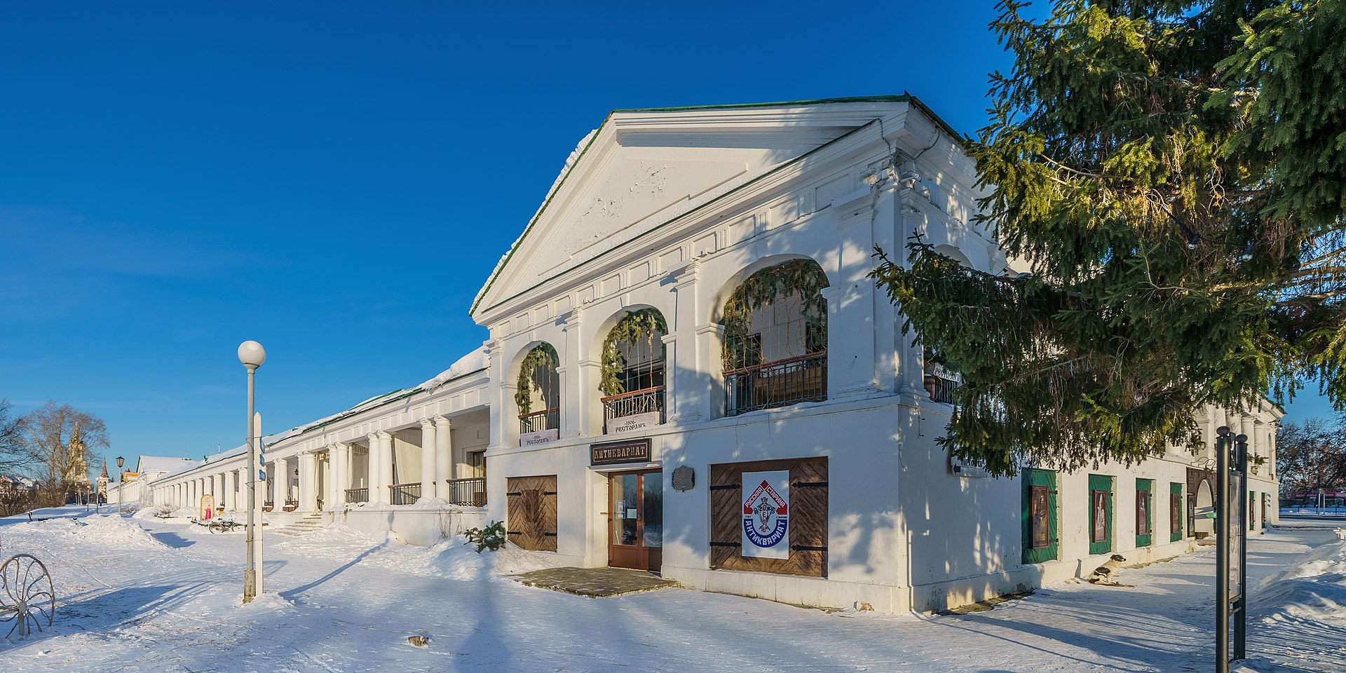 1920px-Suzdal_asv2019-01_img34_Trade_Rows.jpg