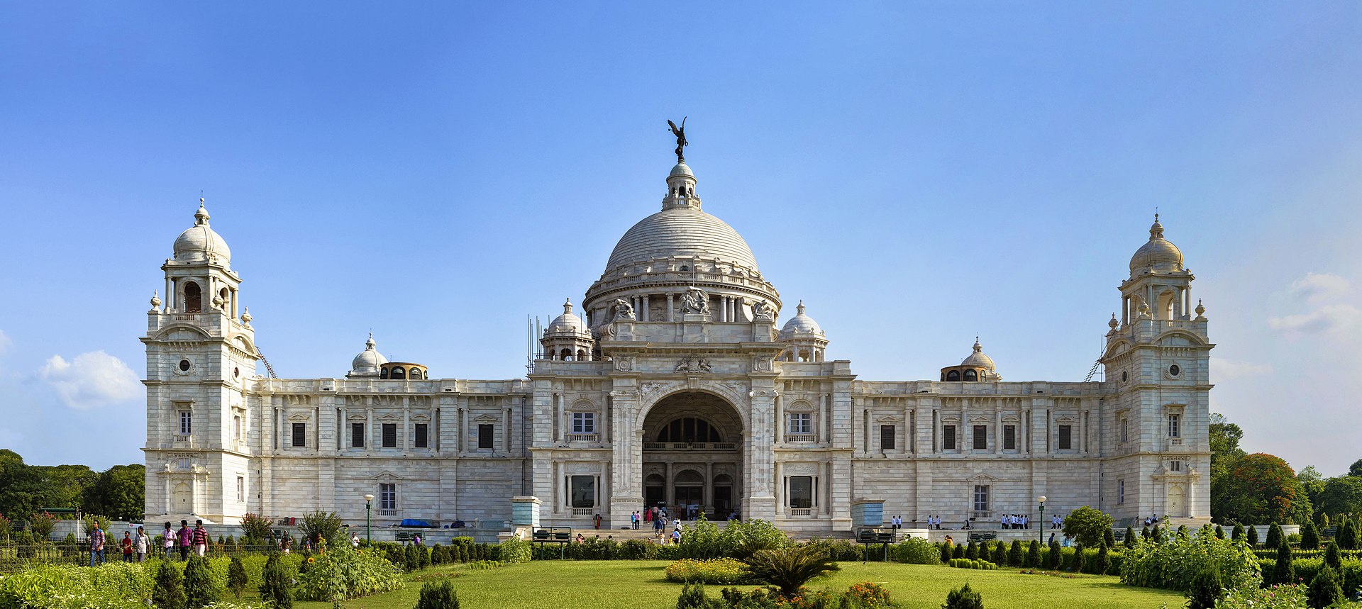 1920px-Victoria_Memorial_situated_in_Kolkata.jpg