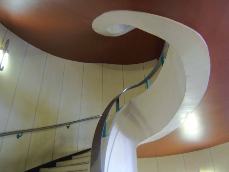1932Daily_Express_building_stairs.jpg