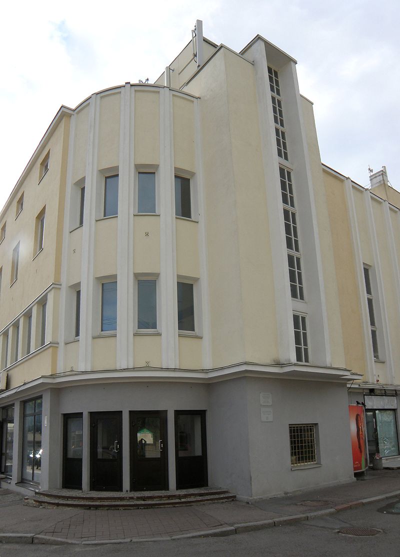1933 800px-Kahrode_kinomaja_4.jpg