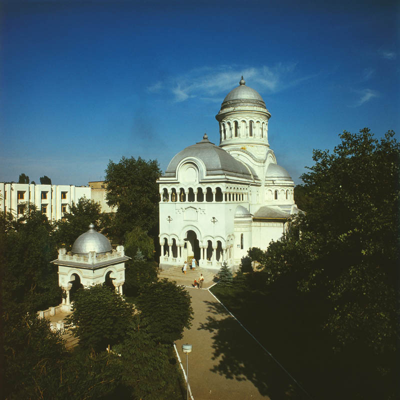 1935Saint_Constantine_and_Elena_Cathedral._(7829536806).jpg