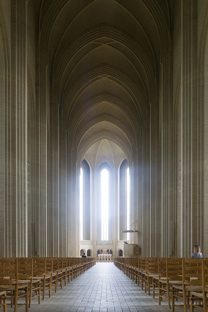 1940 800px-Grundvigs_Church,_Copenhagen,_3_August_2019.jpg